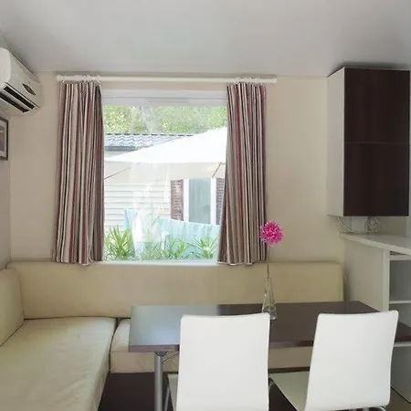 Bj Riviera Holidays - Caravan Park Hotel *